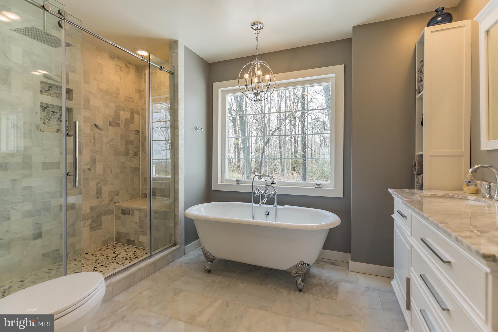 BEAUTIFUL Master Bathroom Suite