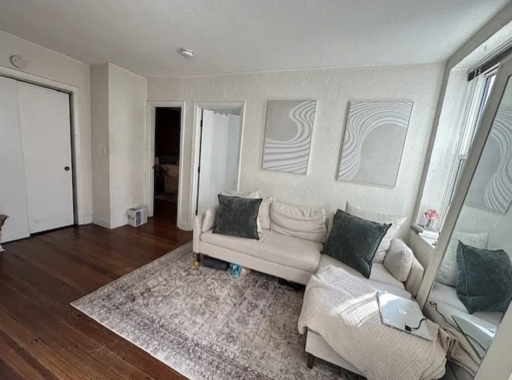 35 Charter Street, Unit 4 Boston, MA 02113 - Photo 2 of 11