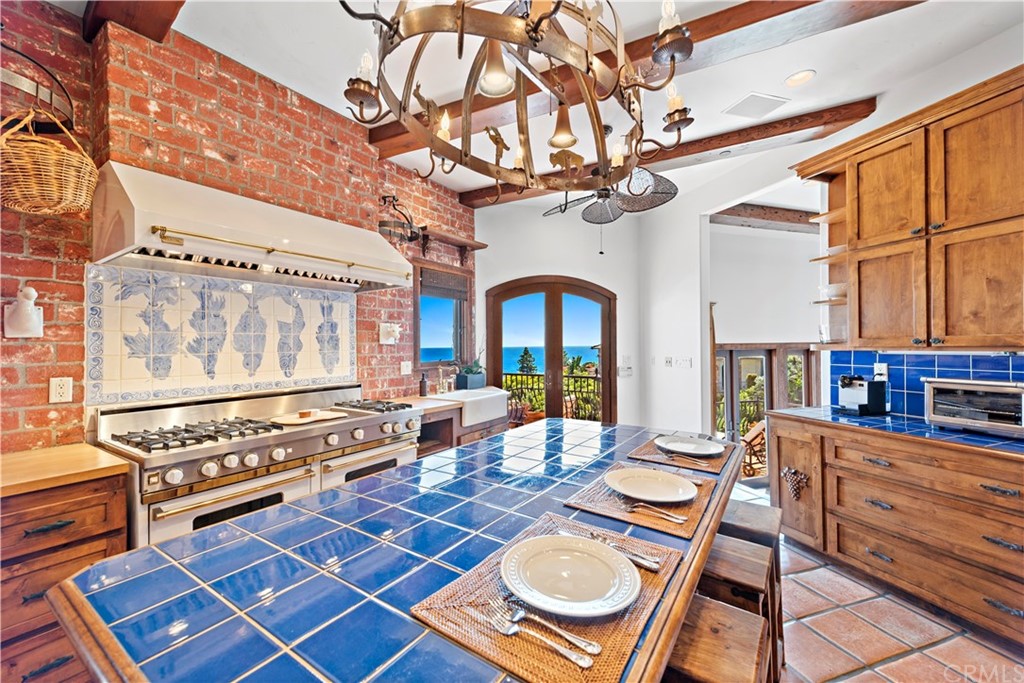 111 Emerald Bay Laguna Beach, CA 92651 - Photo 13 of 60