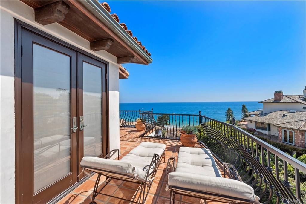 111 Emerald Bay Laguna Beach, CA 92651 - Photo 47 of 60 a balcony with furniture and city view