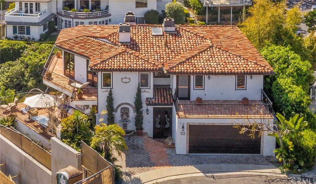 111 Emerald Bay Laguna Beach, CA 92651 - Photo 58 of 60 a front view of a house with garden
