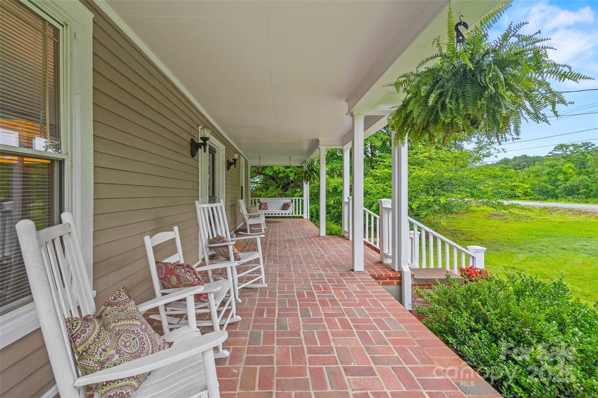 4569 Edgeland Road Edgemoor, SC 29712 - Photo 3 of 44 a view of a patio with a table and chairs