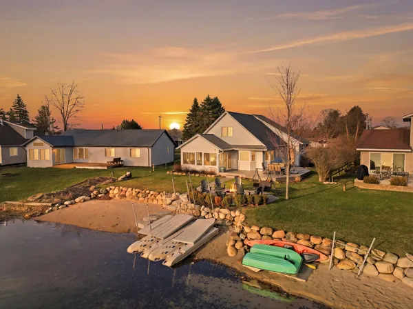 $799,000 | 7201 Holiday Drive, Canadian Lakes, MI 49346