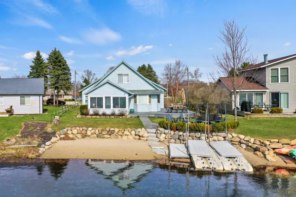 $799,000 | 7201 Holiday Drive, Canadian Lakes, MI 49346
