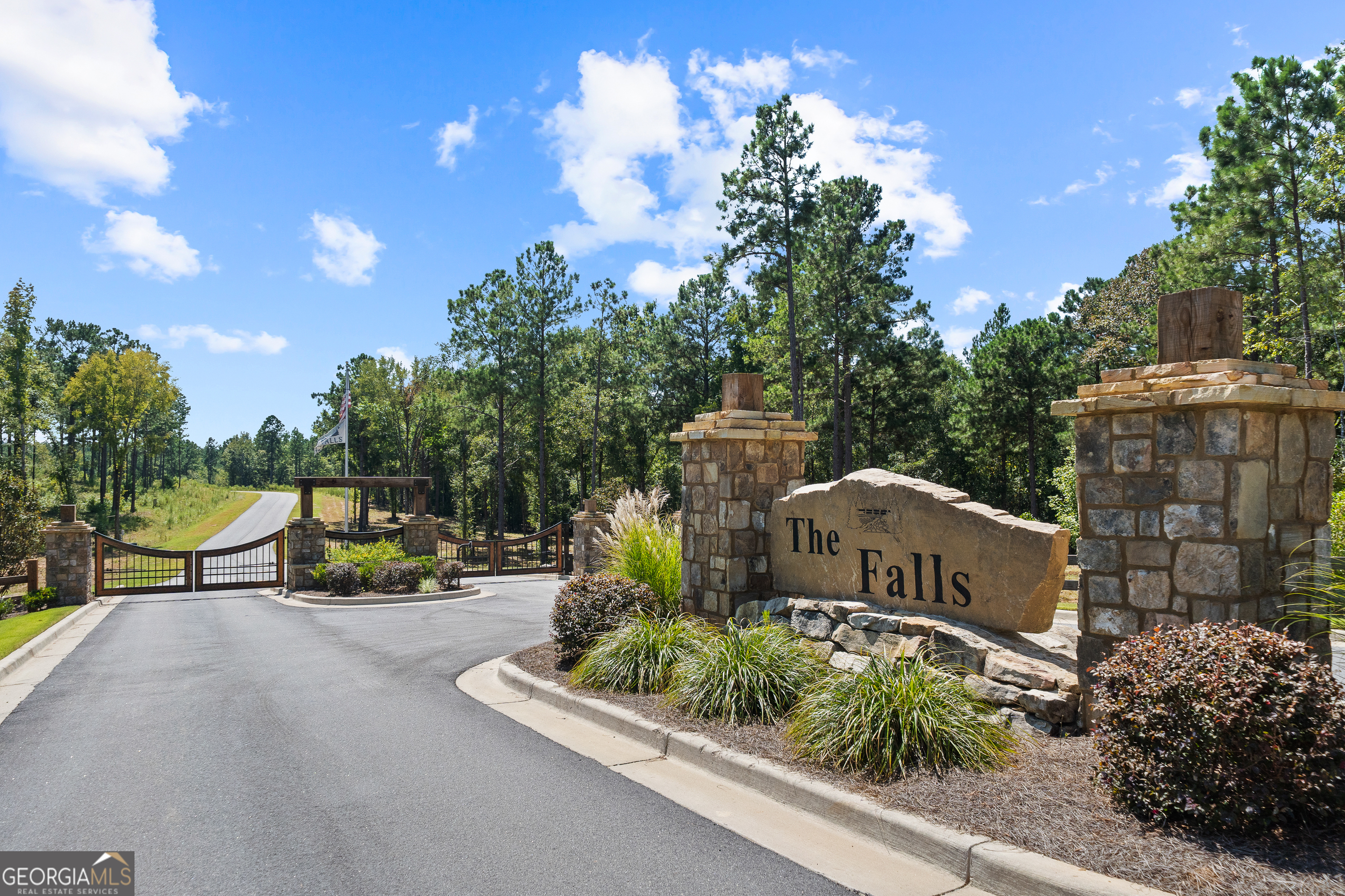 302 Wind Rock Ridge Northeast Milledgeville, GA 31061 - Photo 18 of 24 a view of a street with houses