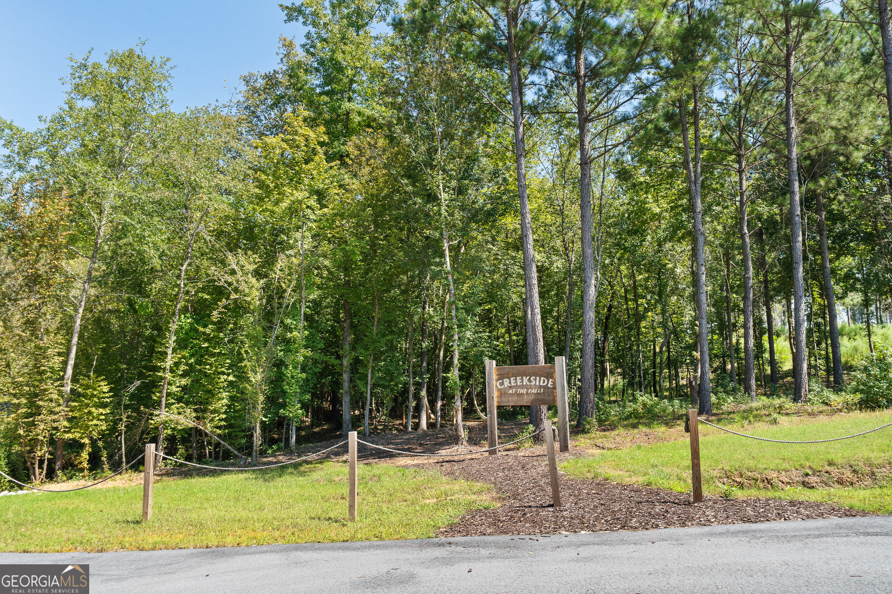 302 Wind Rock Ridge Northeast Milledgeville, GA 31061 - Photo 20 of 24 a view of a yard with plants