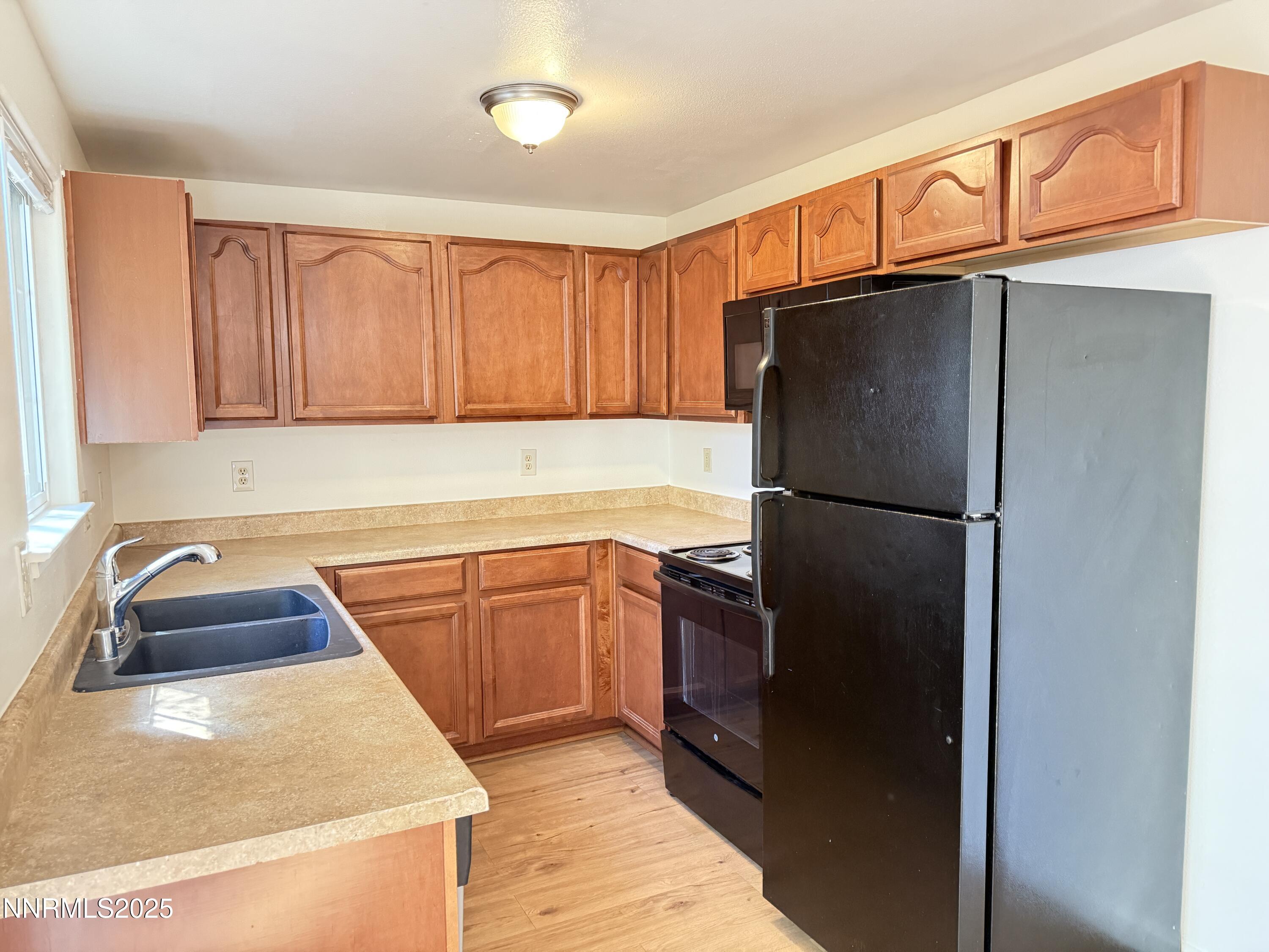1501 Gault Way Sparks, NV 89431 - Photo 5 of 18 a kitchen with stainless steel appliances granite countertop a refrigerator a sink and a stove