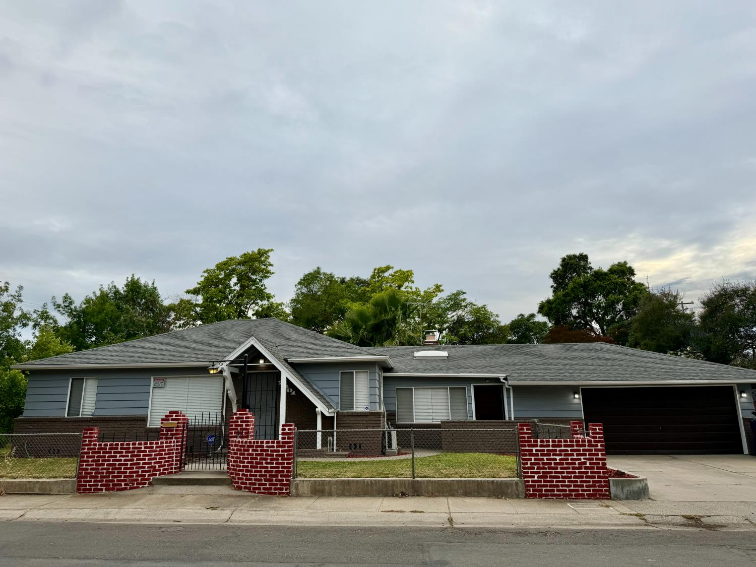 2201 Edgewater Road Sacramento, CA 95815 - Photo 1 of 1 Gallery Image 1