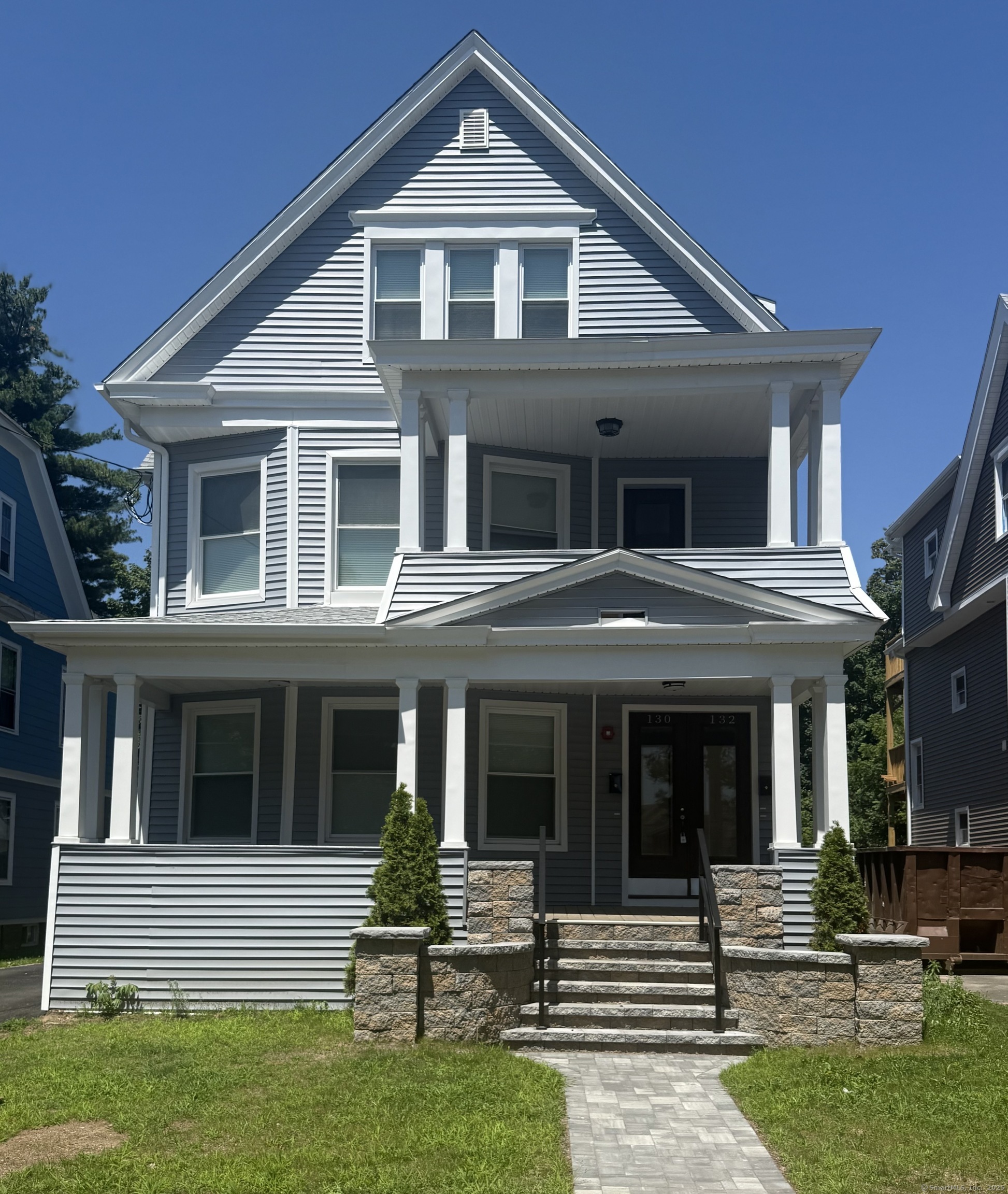 130 Hubinger Street, Unit 2 New Haven, CT 06511 - Photo 12 of 12 a front view of a house with garden