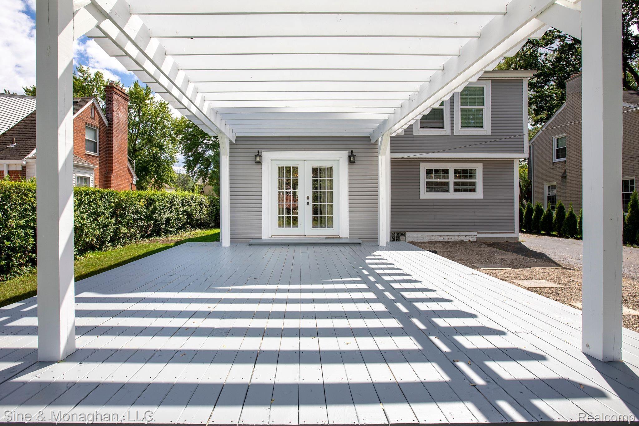 1082 Roslyn Road Grosse Pointe, MI 48236 - Photo 31 of 34 1082 Roslyn Rd-37.jpg
