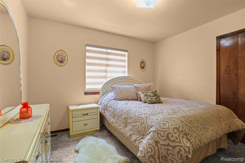 5296 Chase Road Dearborn, MI 48126 - Photo 10 of 36