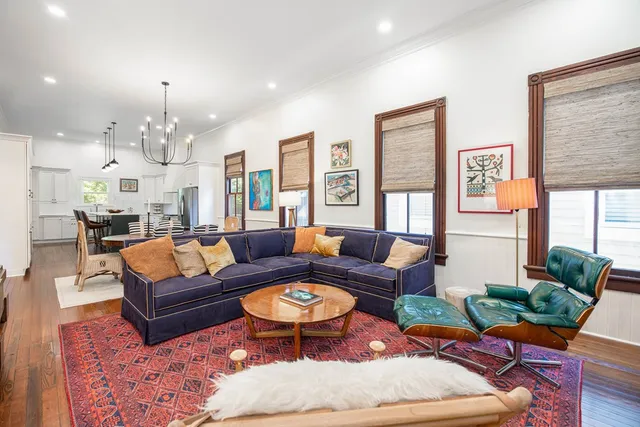 a view of entryway with washer and dryer