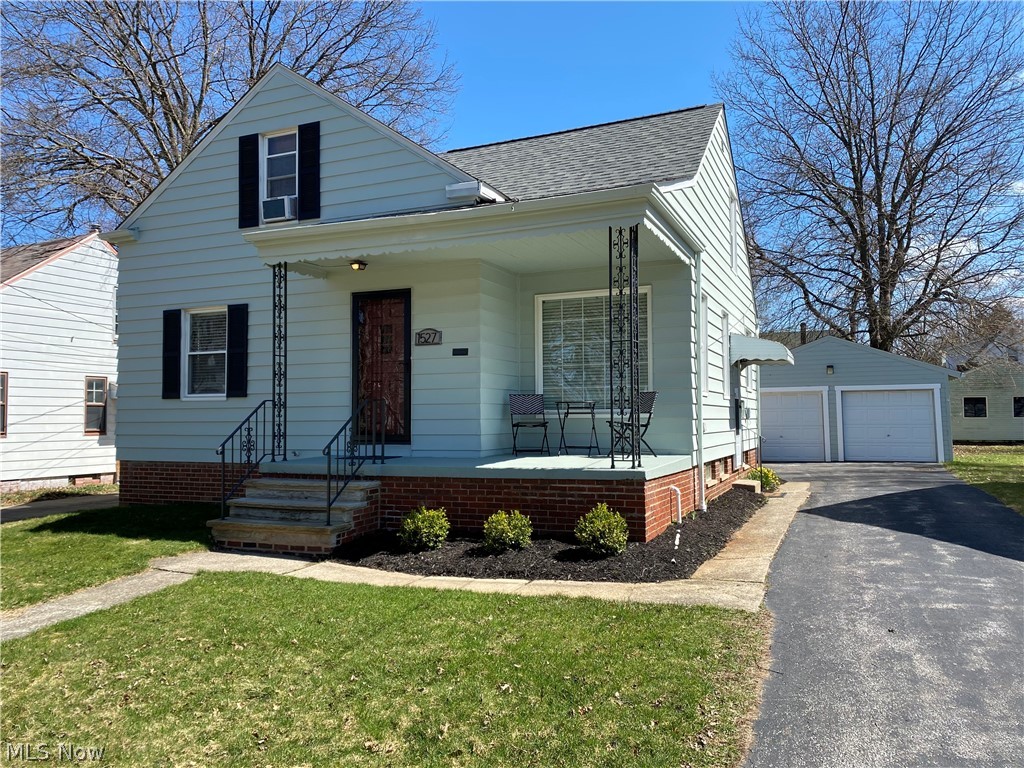 1527 Commodore Road Cleveland, OH 44124 - Photo 1 of 7