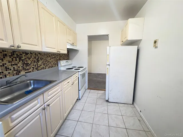 $2,995 | 59 Fieldstone Drive, Unit 23, Hartsdale, NY 10530