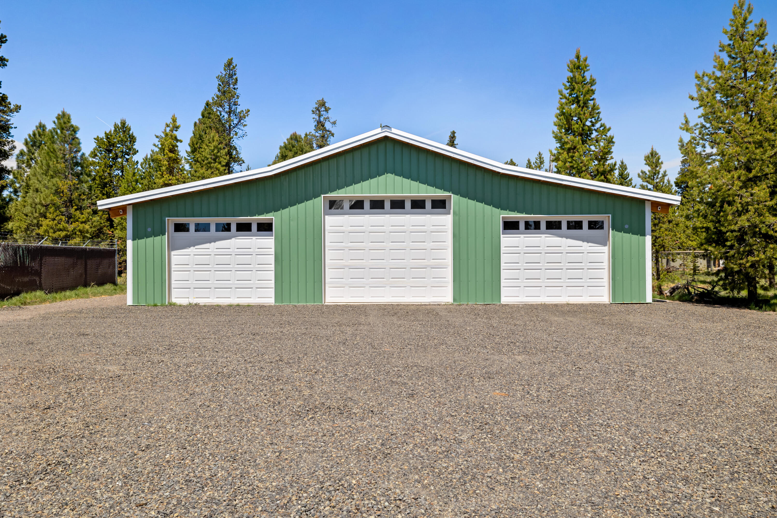 16932 Upland Road Bend, OR 97707 - Photo 23 of 38