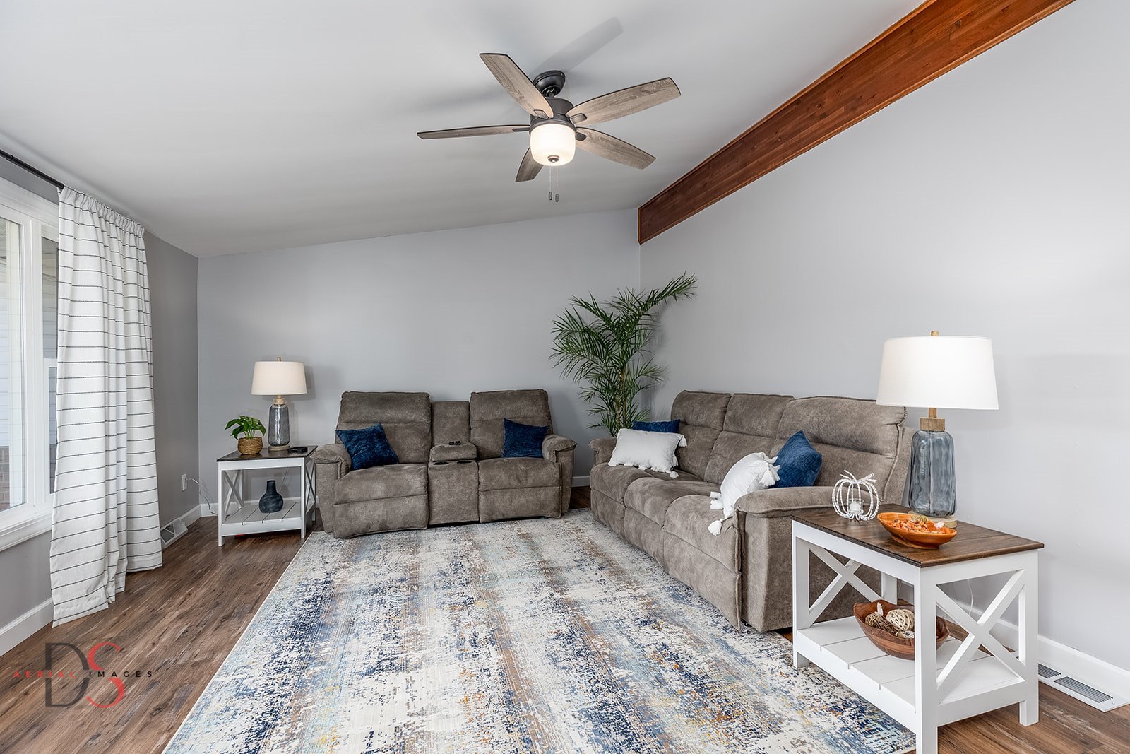 2 Clover Court Grand Ridge, IL 61325 - Photo 8 of 23 a living room with furniture