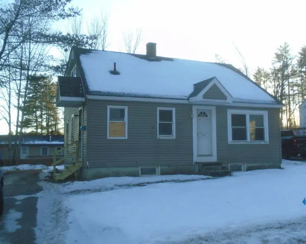 $100,000 | 72 Yeaton Street, Waterville, ME 04901