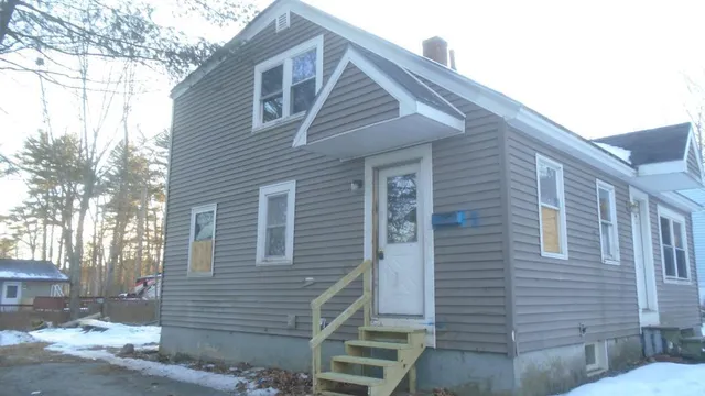 $100,000 | 72 Yeaton Street, Waterville, ME 04901