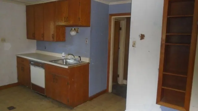 $100,000 | 72 Yeaton Street, Waterville, ME 04901