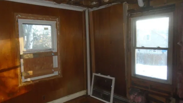 $100,000 | 72 Yeaton Street, Waterville, ME 04901