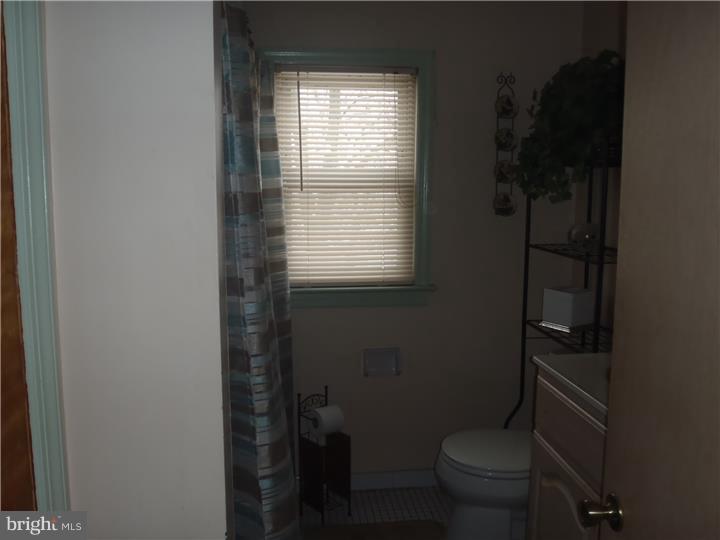 890 Ritz Avenue Hamilton, NJ 08610 - Photo 14 of 18 Bathroom