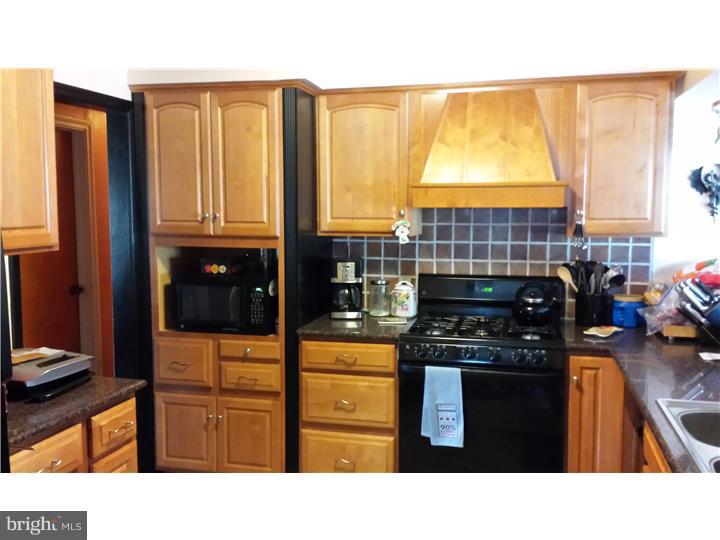 890 Ritz Avenue Hamilton, NJ 08610 - Photo 3 of 18 Kitchen