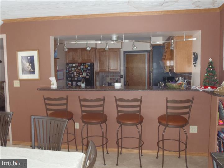 890 Ritz Avenue Hamilton, NJ 08610 - Photo 5 of 18 Family Room