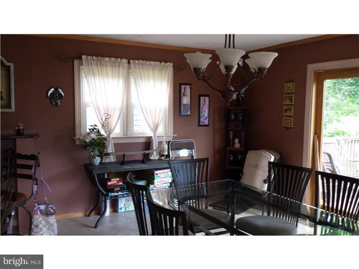 890 Ritz Avenue Hamilton, NJ 08610 - Photo 6 of 18 Family Room