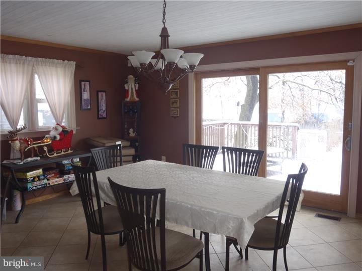 890 Ritz Avenue Hamilton, NJ 08610 - Photo 7 of 18 Family Room