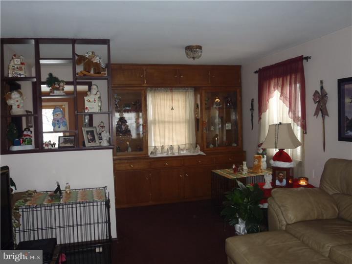 890 Ritz Avenue Hamilton, NJ 08610 - Photo 8 of 18 Living Room