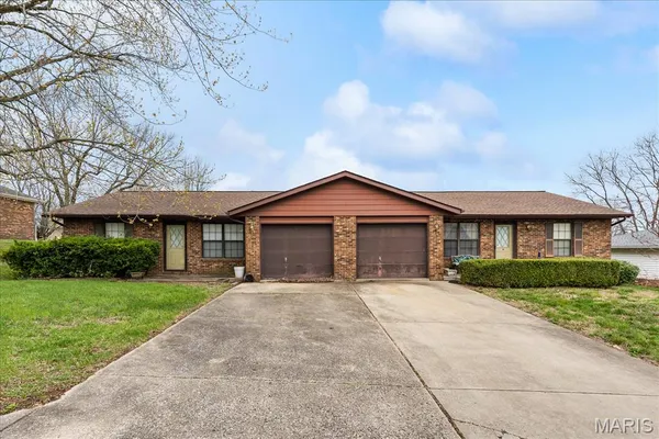 $199,900 | 13-15 Eagle Drive, Shiloh, IL 62221