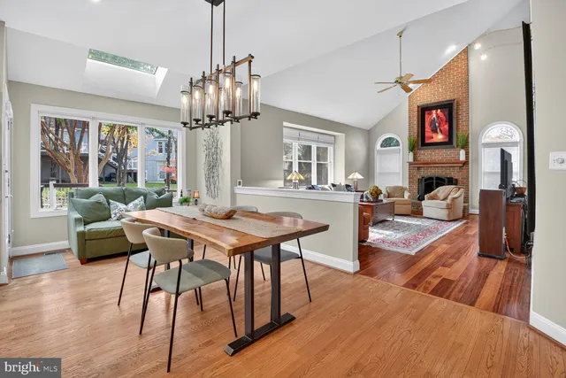 $1,400,000 | 115 Fox Trail Terrace, North Potomac, MD 20878