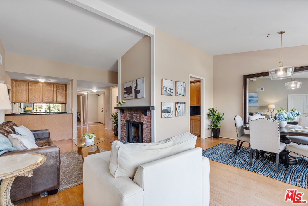 306 Bora Bora Way, Unit 305 Marina del Rey, CA 90292 - Photo 2 of 27