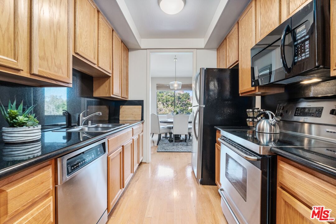 306 Bora Bora Way, Unit 305 Marina del Rey, CA 90292 - Photo 7 of 27