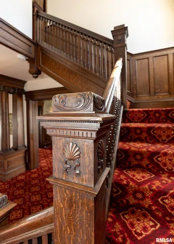 a view of a entrance door of the house