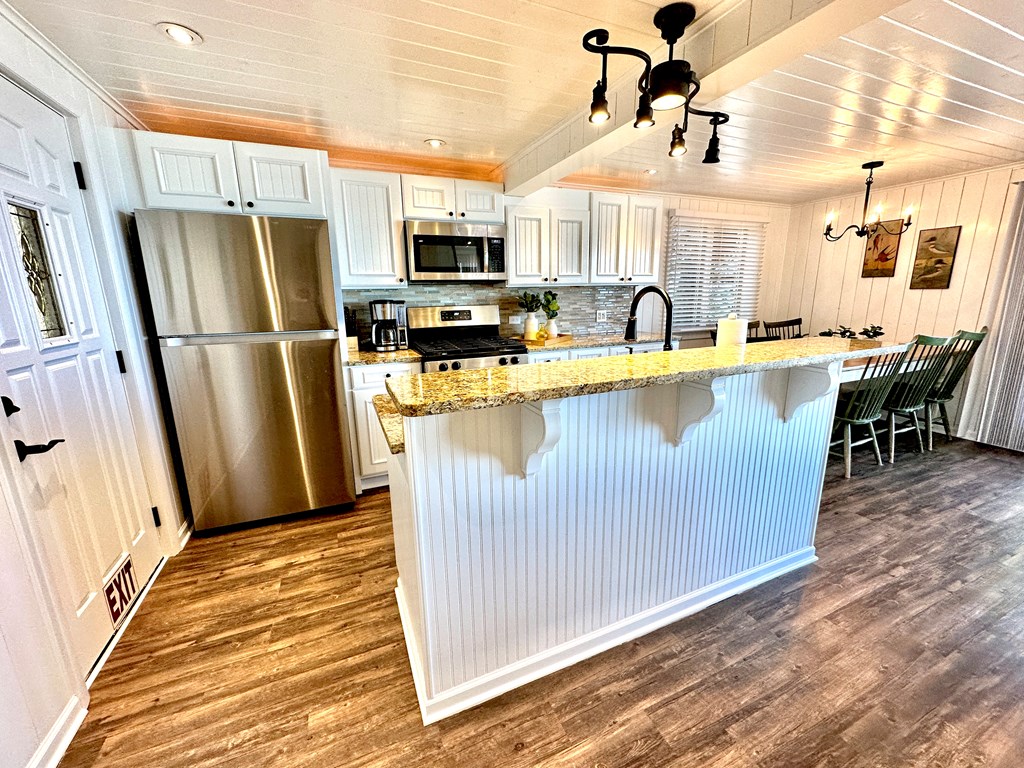 2850 Lakeshore Road Kewaunee, WI 54216 - Photo 16 of 28