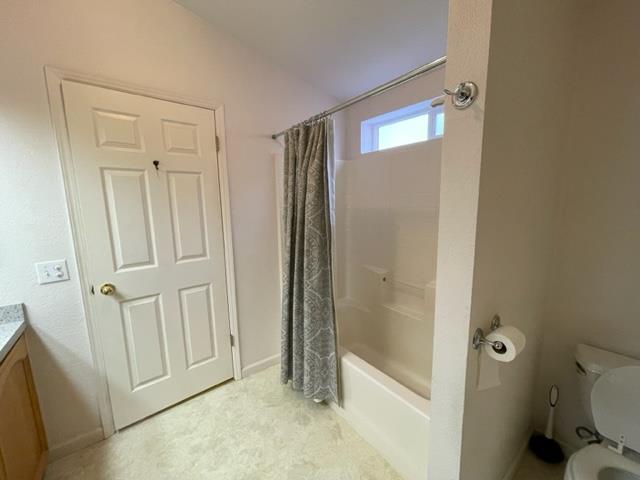 166 Oak Tree Circle Murphys, CA 95247 - Photo 10 of 21 a bathroom with a shower and toilet