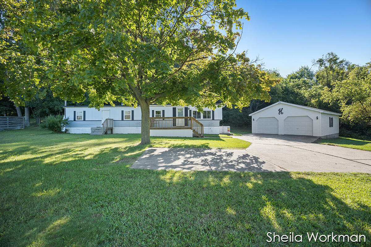 1380 Barber Road Hastings, MI 49058 - Photo 1 of 20 IMG_1000