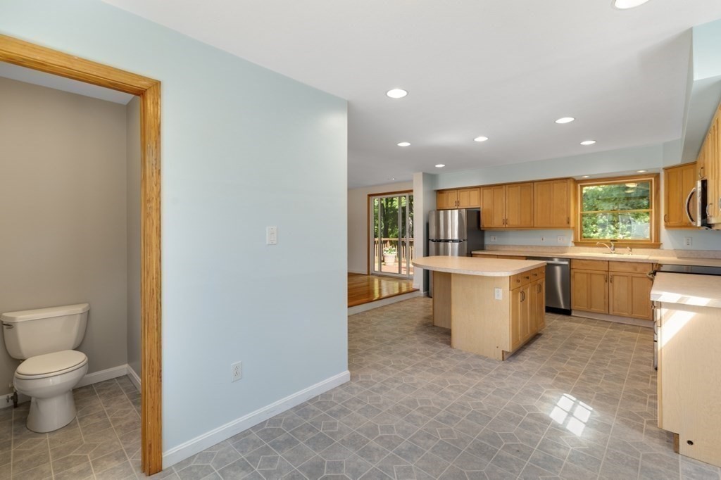 21 Lilian Road Framingham, MA 01701 - Photo 16 of 42 Gallery Image 16