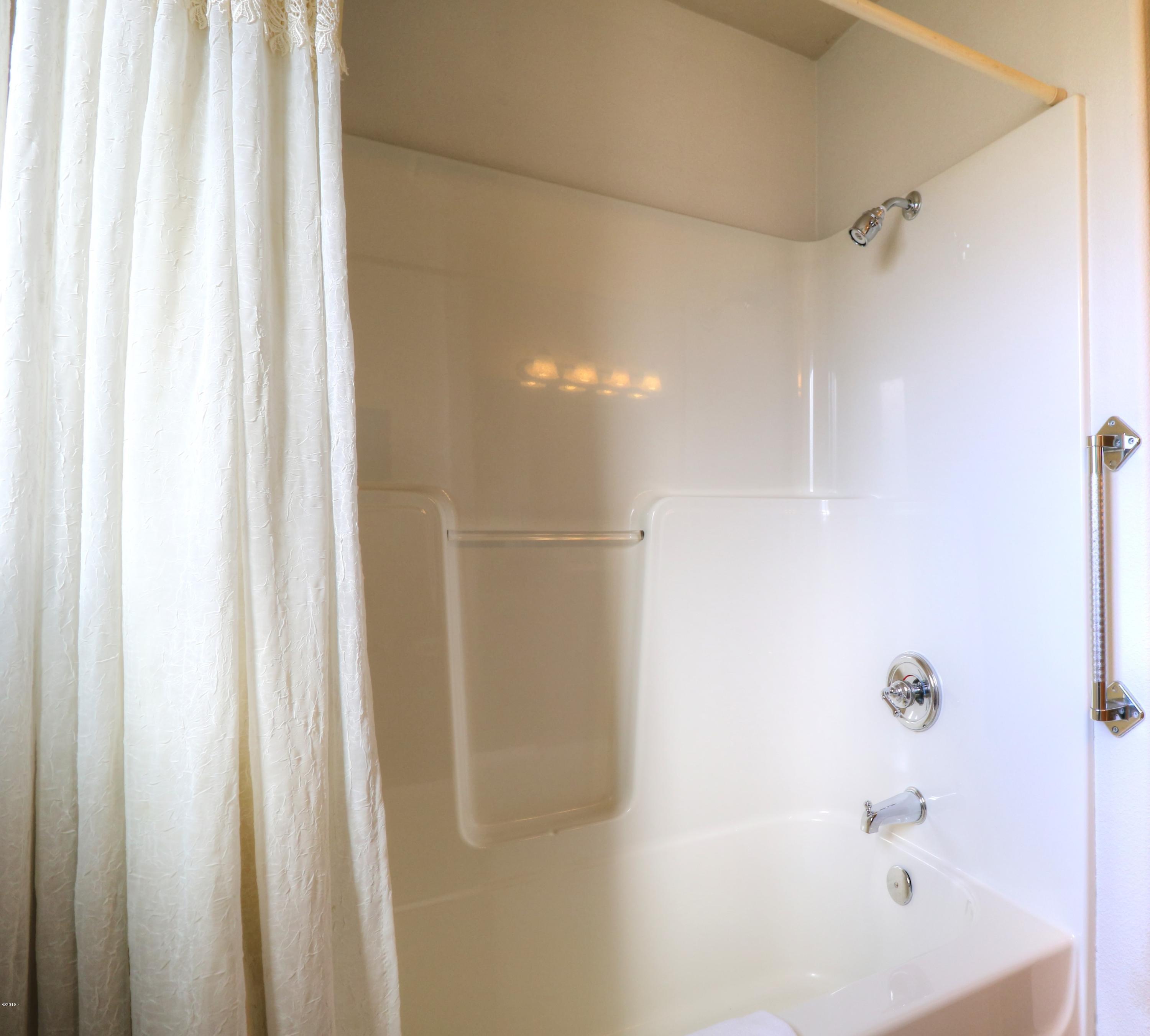 5505 Northwest Rhododendron Street Newport, OR 97365 - Photo 26 of 27 Guest Bath 2