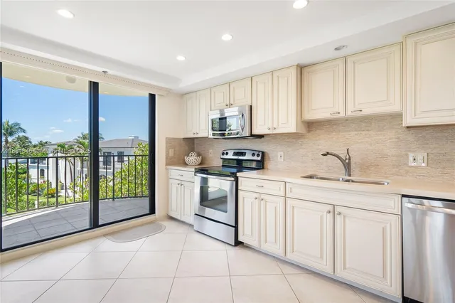 $1,795,000 | 100 South Beach Road, Unit 204, Tequesta, FL 33469