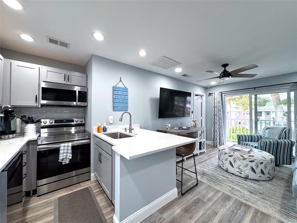 902 Gibbs Road, Unit 283 Venice, FL 34285 - Photo 3 of 32 Gallery Image 3