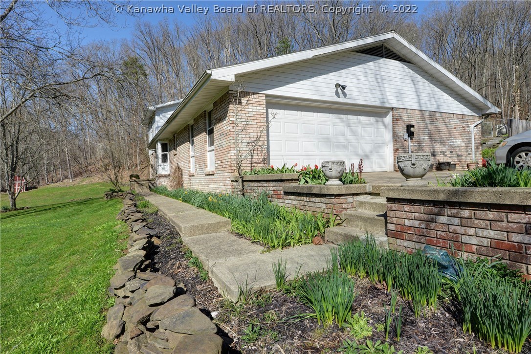 7 Thoroughbred Road Scott Depot, WV 25560 - Photo 4 of 30 Gallery Image 4