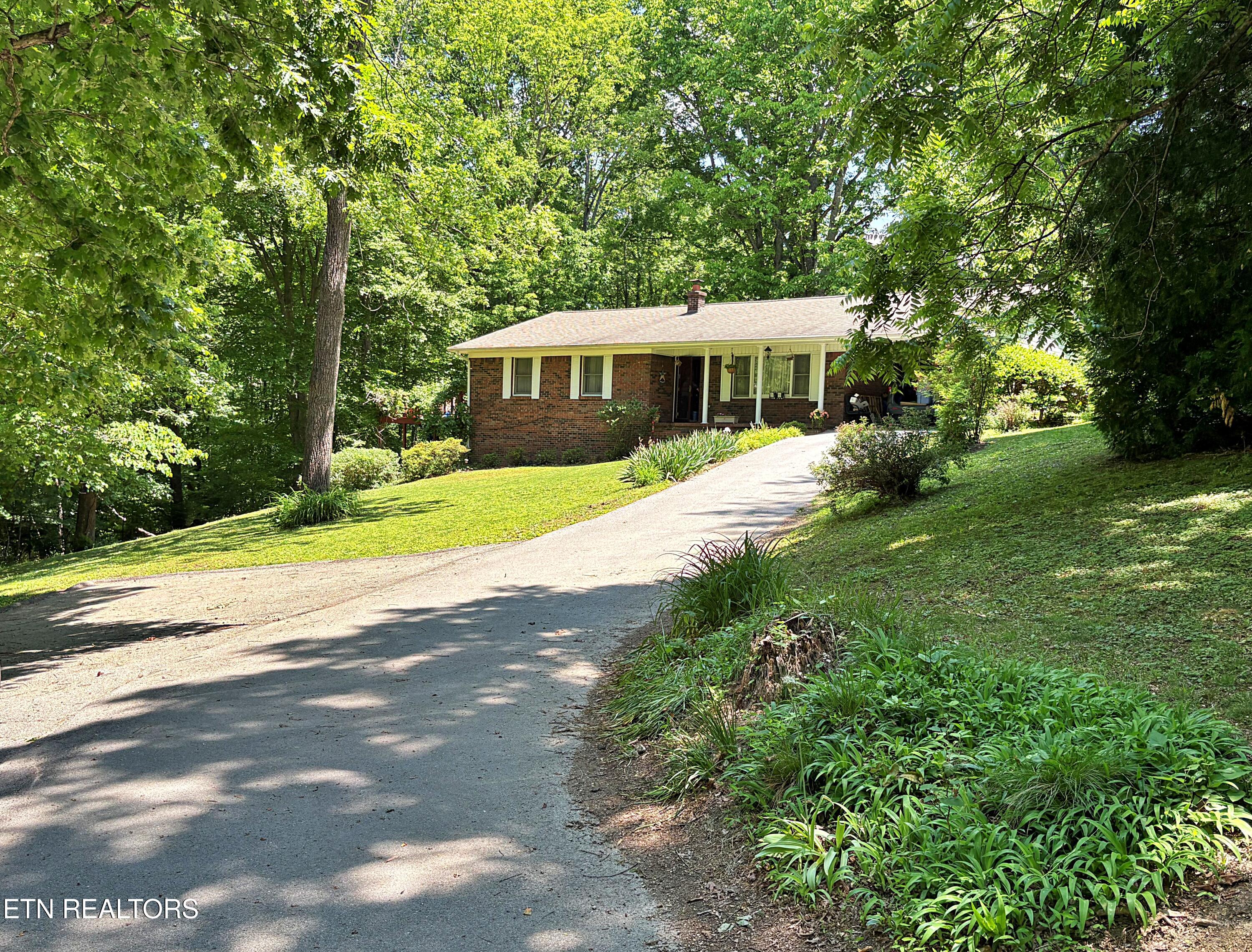 129 Jefferson Street Harrogate, TN 37752 - Photo 6 of 51 IMG_3417