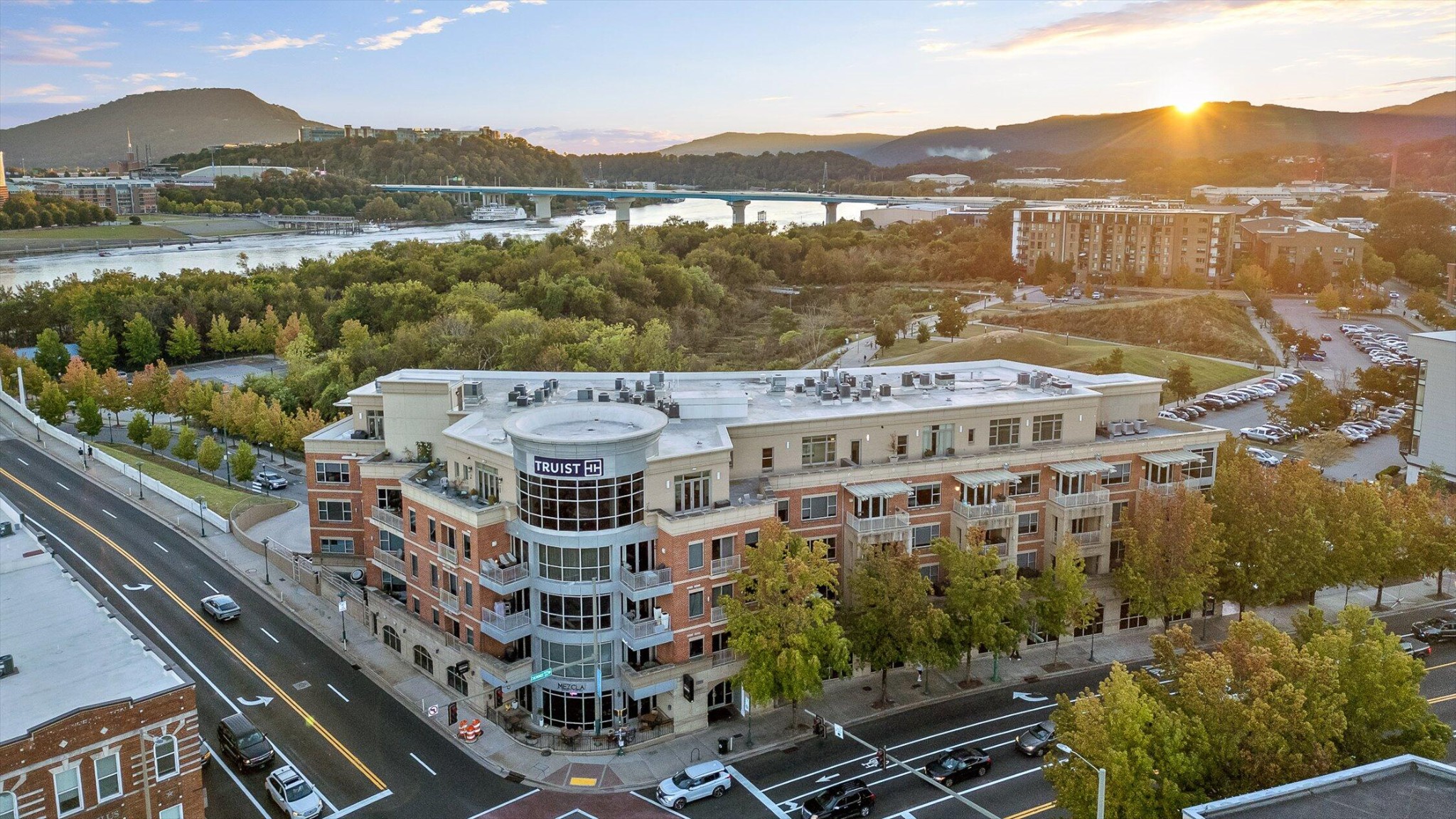 4 Cherokee Blvd., Unit 409 Chattanooga, TN 37405 - Photo 1 of 36 a view of a city with tall buildings