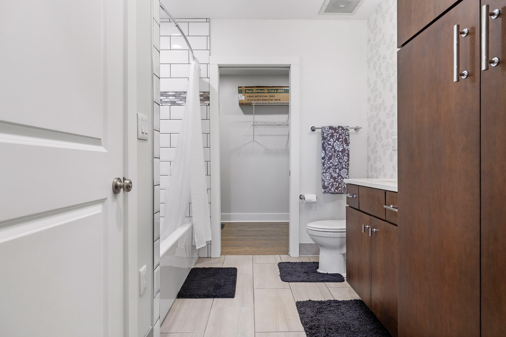 4 Cherokee Blvd., Unit 409 Chattanooga, TN 37405 - Photo 20 of 36 a bathroom with a sink a toilet and shower