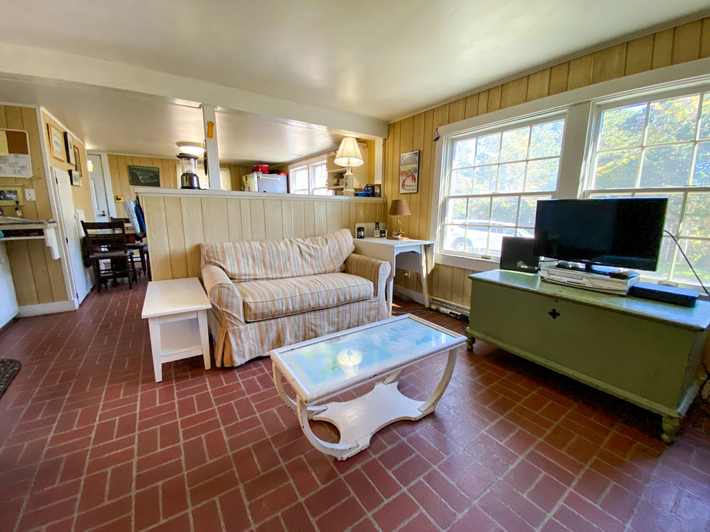 64 Dike Road Edgartown, MA 02539 - Photo 4 of 22