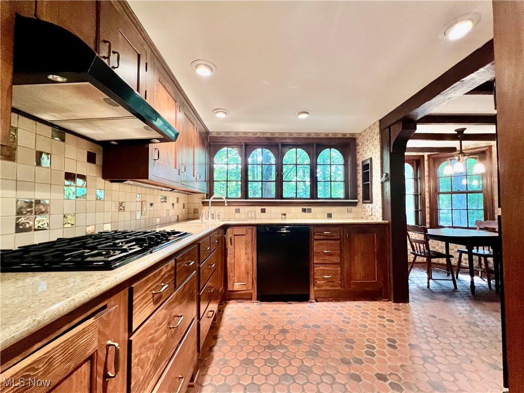 16232 Oakhill Road Cleveland, OH 44112 - Photo 10 of 34 Gallery Image 10