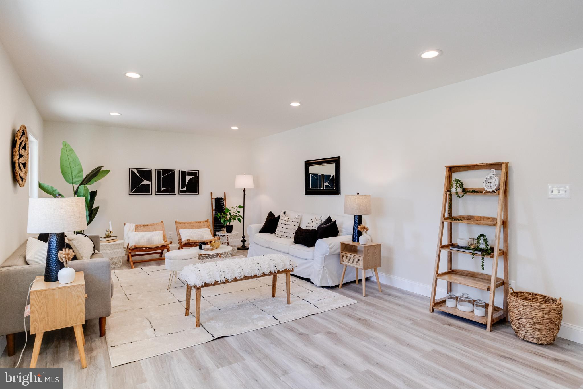 526 Crisfield Road Middle River, MD 21220 - Photo 2 of 44 Spacious living room with recessed lighting