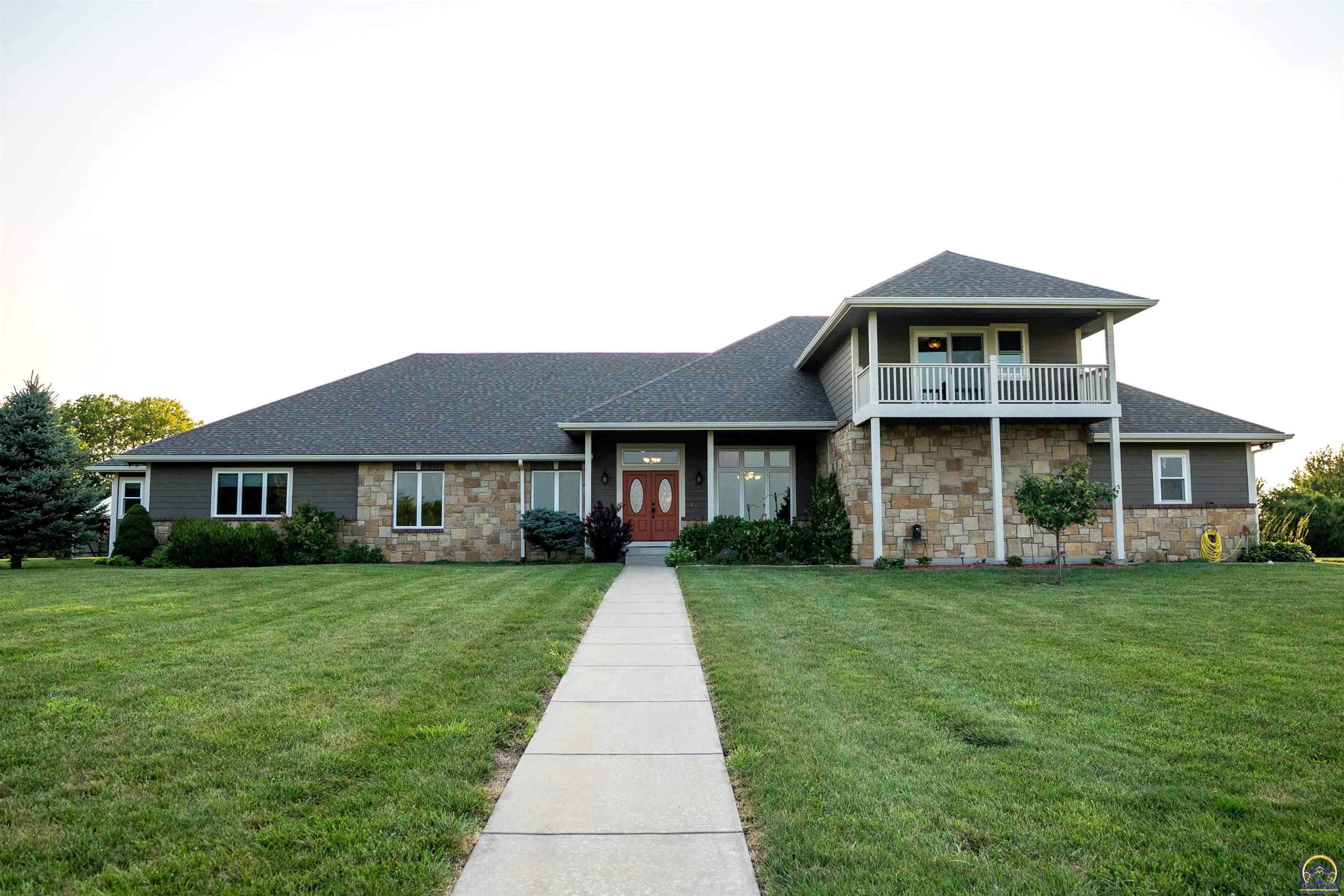 11301 South Croco Road Berryton, KS 66409 - Photo 3 of 99 Gallery Image 3